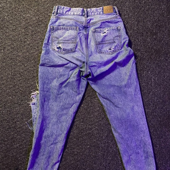 American Eagle Lightwash Relaxed curvy mom jeans - Picture 3 of 3